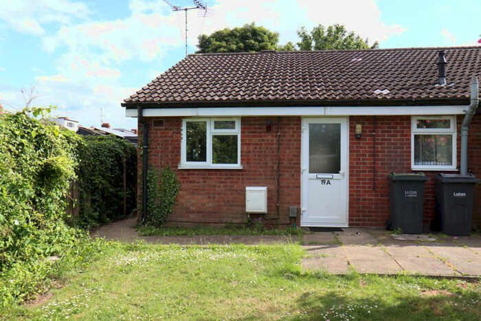 2 Bedroom Bungalow To Rent In Trent Road, LU3