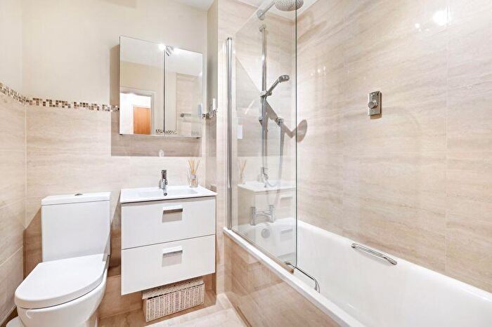 1 Bedroom Flat For Sale In Elm Road, New Malden, KT3
