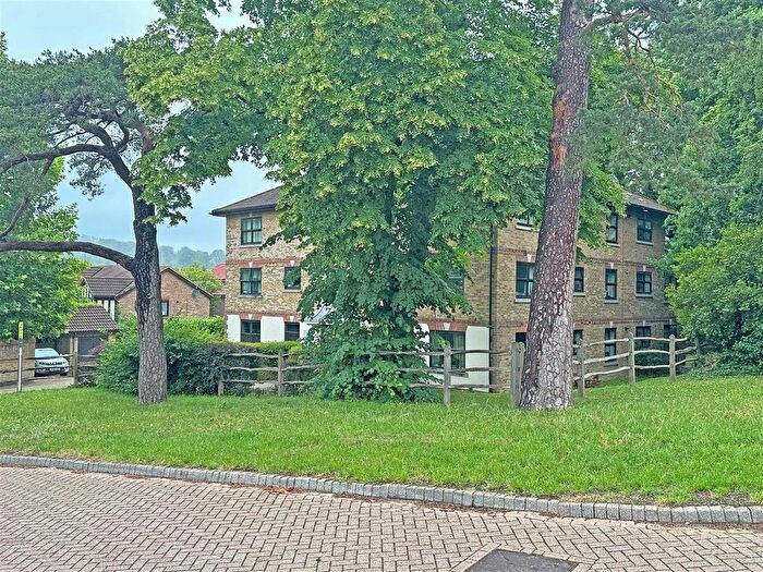 2 Bedroom Flat For Sale In Alpine Road, Redhill, RH1