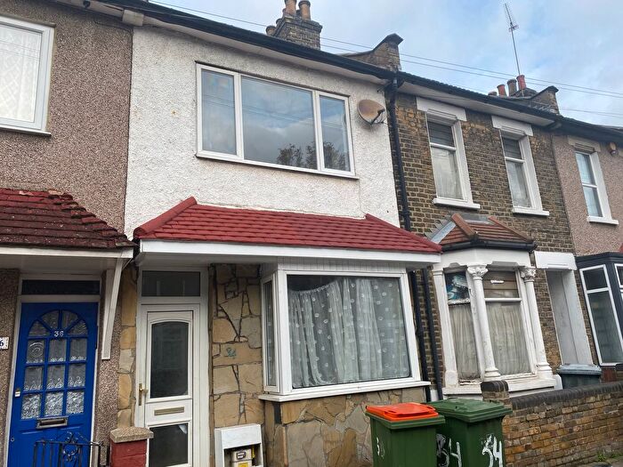 2 Bedroom Terraced House To Rent In Pond Road, London, E15