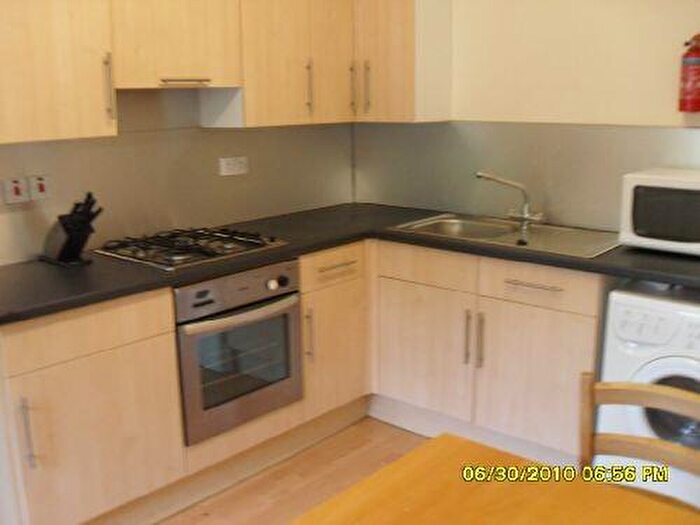 2 Bedroom Flat To Rent In Exeter House, Selly Oak, Birmingham, West Midlands, B29