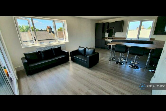 3 Bedroom Flat To Rent In Forest Gate, London, E7