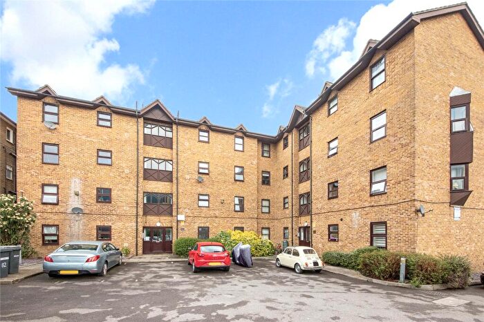 2 Bedroom Apartment For Sale In Endwell Road, Brockley, SE4