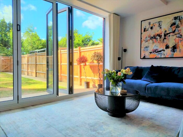 4 Bedroom Semi-Detached House To Rent In Harvey Road, Redhill, RH1