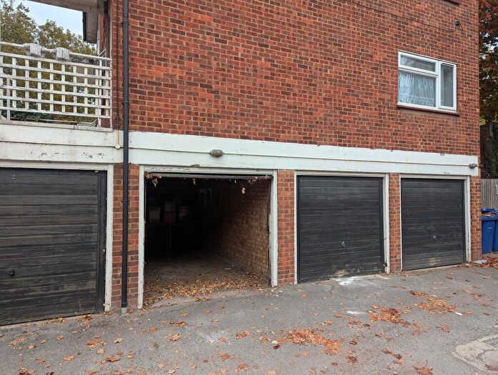 Commercial Property To Rent In Bradleigh Avenue, Grays, RM17