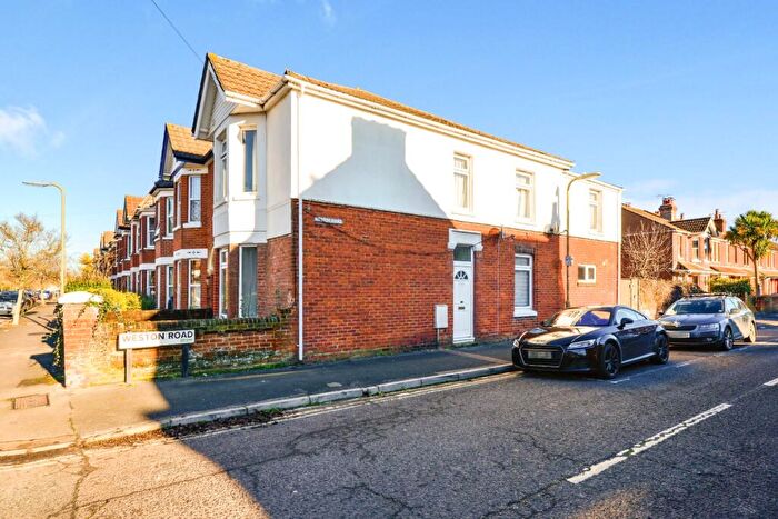 2 Bedroom Flat To Rent In Archers Road, Eastleigh, Hampshire, SO50