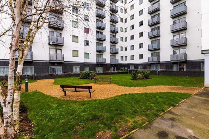 2 Bedroom Flat For Sale In Prince Regent Road, Hounslow, TW3