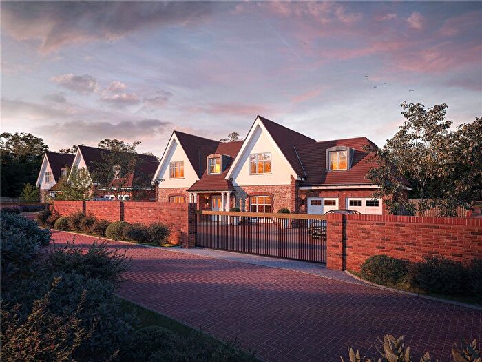 4 Bedroom Detached House For Sale In Barton Common Road, New Milton, Hampshire, BH25