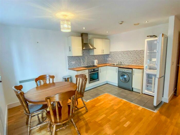 2 Bedroom Flat To Rent In Portside House, Apartment, L1