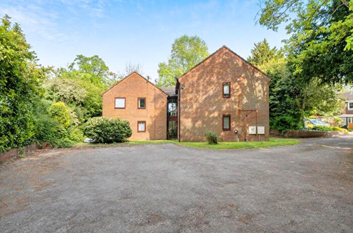 2 Bedroom Flat For Sale In Prince Albert Gardens, Andover, Hampshire, SP10