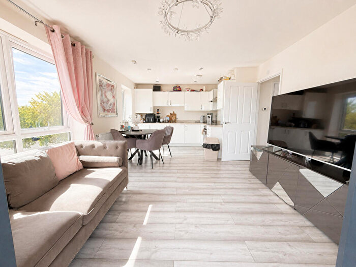 2 Bedroom Apartment For Sale In Smiths Lane, Swindon, SN3