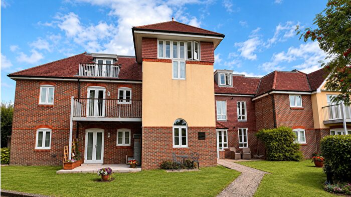 2 Bedroom Flat For Sale In Compton House, Petersfield, Hampshire, GU31