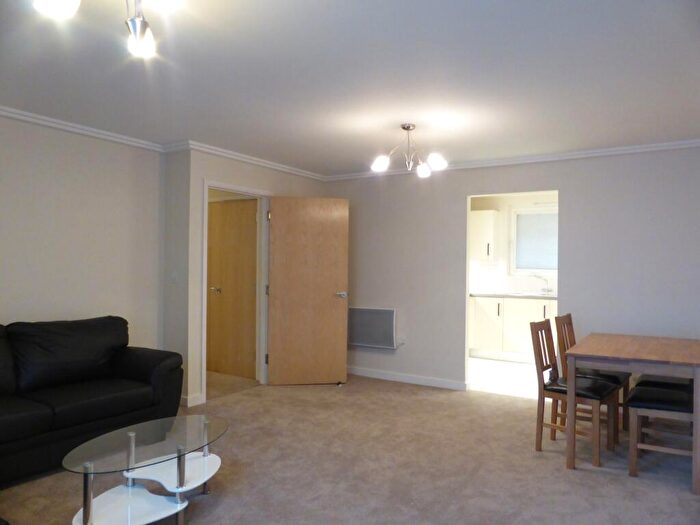 3 Bedroom Apartment To Rent In Sheffield Court -, P15