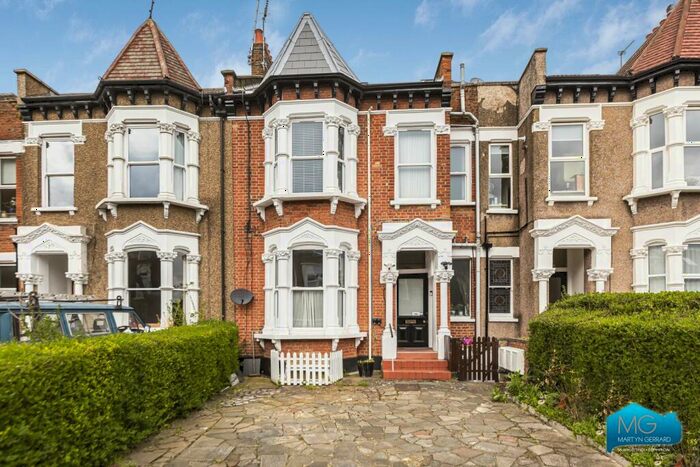 2 Bedroom Apartment To Rent In Fortis Green, East Finchley, London, N2