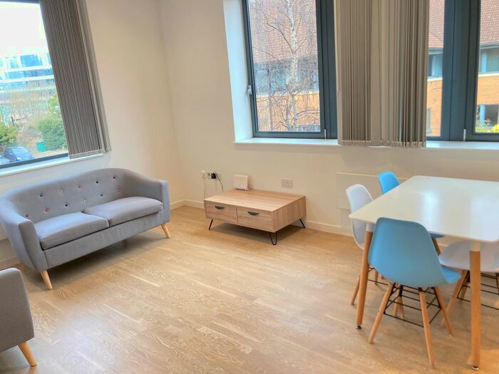 1 Bedroom Flat To Rent In Very Near Canal Side Area, Brentford, TW8