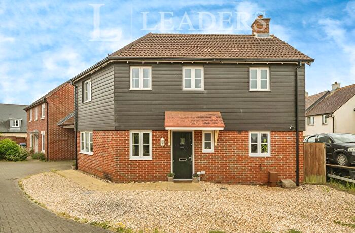 4 Bedroom End Of Terrace House To Rent In Morrells Walk, PO21