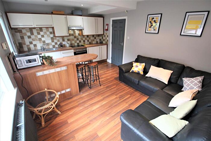 4 Bedroom Semi-Detached House To Rent In St. Annes Drive, Headingley, Leeds, LS4