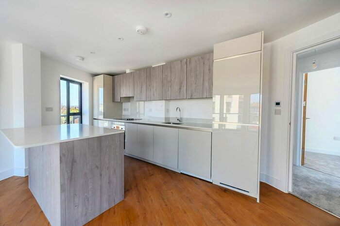 2 Bedroom Flat To Rent In Valley Gardens, Colliers Wood, London, SW19