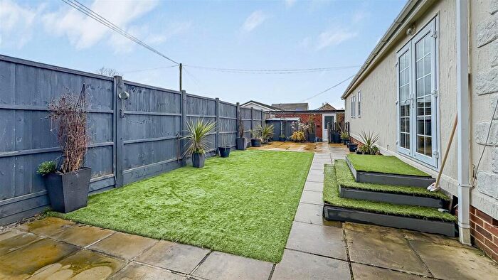 2 Bedroom Mobile Home For Sale In Leigh Square, Windsor, SL4