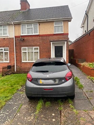 3 Bedroom Semi Detached House For Sale In The Oval, Smethwick, B67