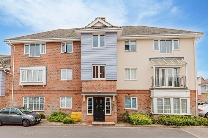1 Bedroom Flat For Sale In Montrose Court, Wren Lane, Eastcote, HA4