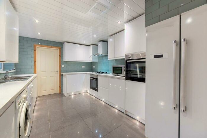 6 Bedroom Semi-Detached House To Rent In £pppw - Cartington Terrace, Heaton, Newcastle Upon Tyne, NE6