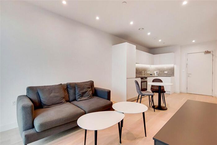 Apartment To Rent In Shipwright Street, London, E16