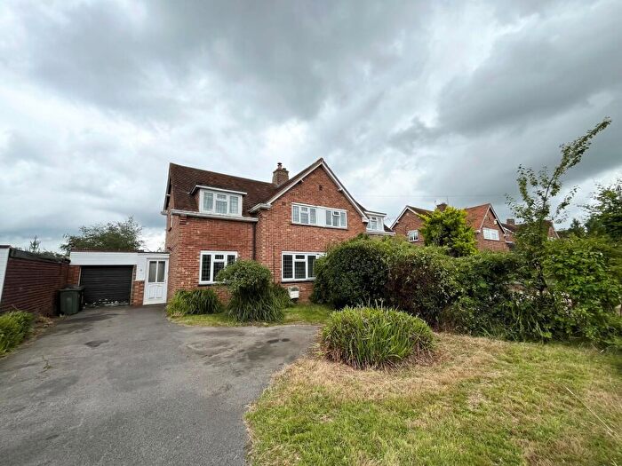 2 Bedroom Semi-Detached House To Rent In Pond Meadow, Guildford, GU2