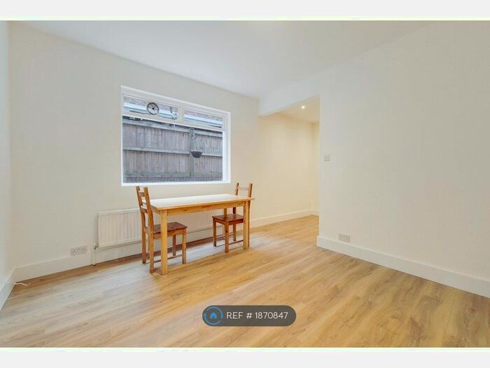 2 Bedroom Flat To Rent In Archway Road, London, N6