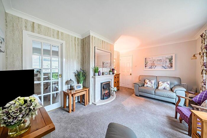 2 Bedroom Detached Bungalow For Sale In Birch Way, Warlingham, CR6