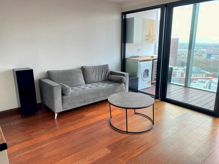 2 Bedroom Flat To Rent In Deansgate, Manchester, M3
