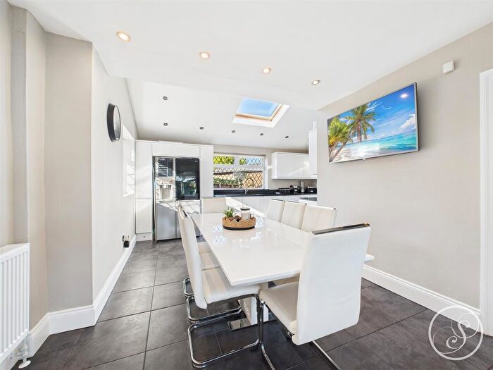 4 Bedroom Detached House For Sale In Selby Road, Leeds, LS15