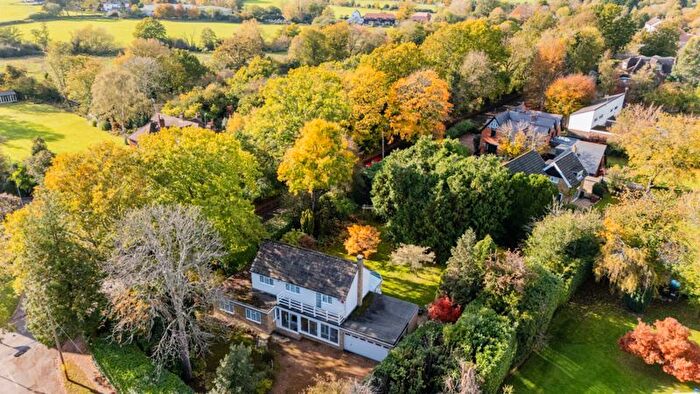 3 Bedroom Detached House For Sale In The Avenue, South Nutfield, RH1