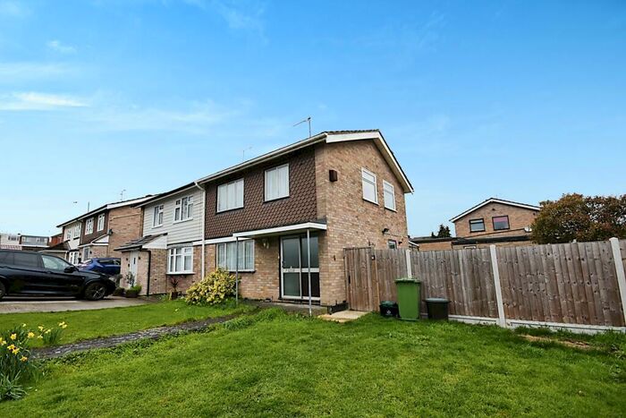 3 Bedroom House To Rent In Outwood Common Road, Billericay, Essex, CM11