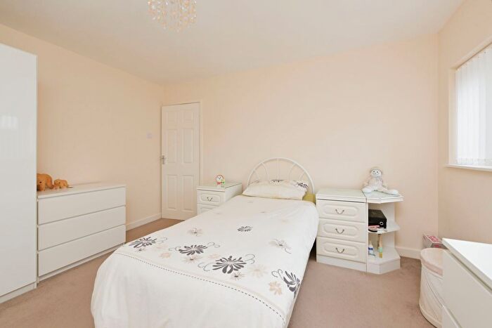 2 Bedroom Bungalow For Sale In Woodhill Road, Northampton, Northamptonshire, NN5