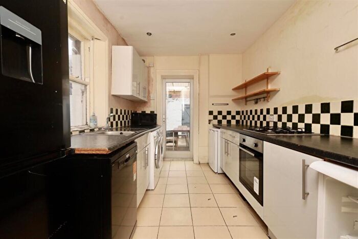 6 Bedroom Terraced House To Rent In Larkspur Terrace, Newcastle Upon Tyne, NE2