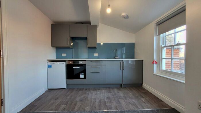 1 Bedroom Apartment To Rent In Parsons Street, Banbury, Oxon, OX16