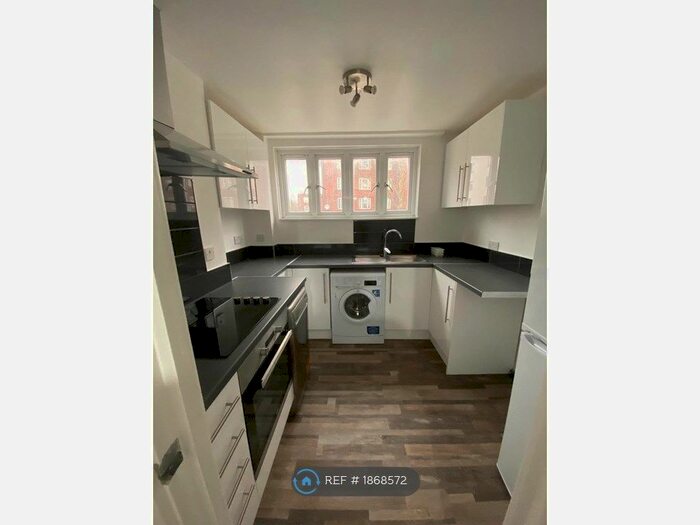 3 Bedroom Maisonette To Rent In Carfax Place, London, SW4