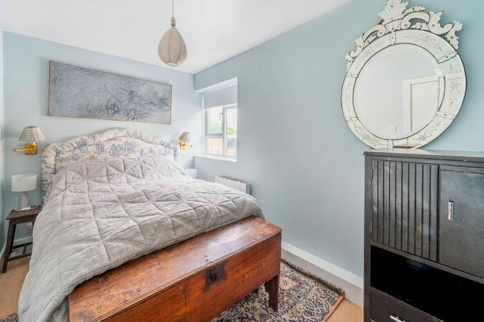 1 Bedroom Flat To Rent In Latimer Road, North Kensington, London, W10