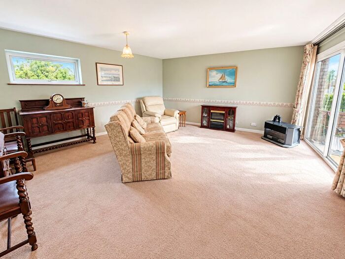 2 Bedroom Flat For Sale In Riverside Road, Staines-Upon-Thames, TW18