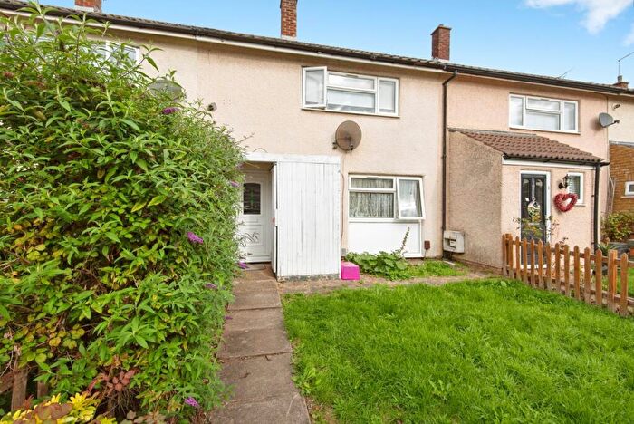 Studio To Rent In Beale Close, Stevenage, Hertfordshire, SG2