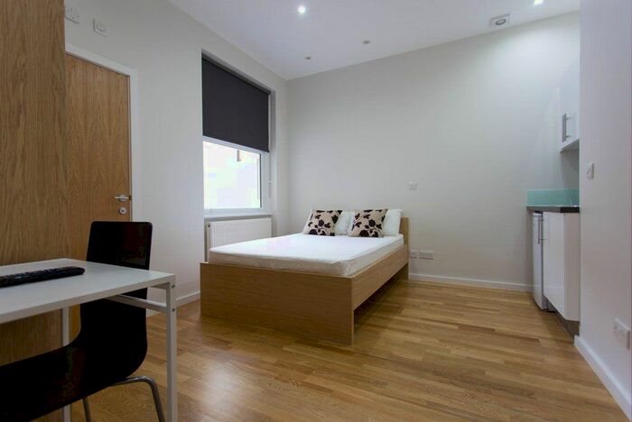 Studio To Rent In Kilburn Lane, London, W9