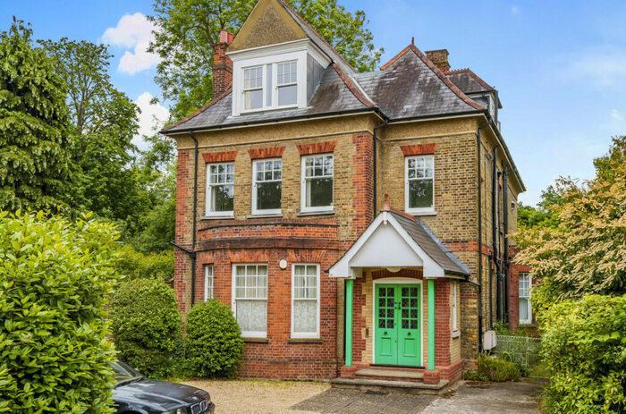 2 Bedroom Apartment To Rent In Court Road, London, SE9