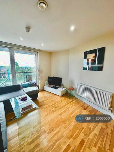 1 Bedroom Flat To Rent In Raphael House, Ilford, IG1