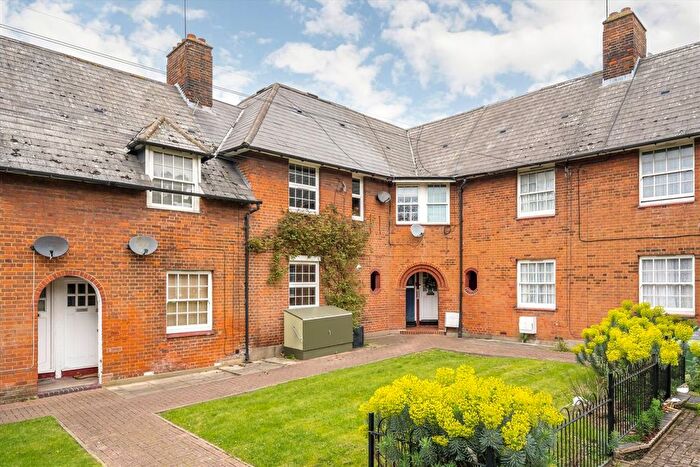 5 Bedroom Property For Sale In Wulfstan Street, Shepherds Bush, W12