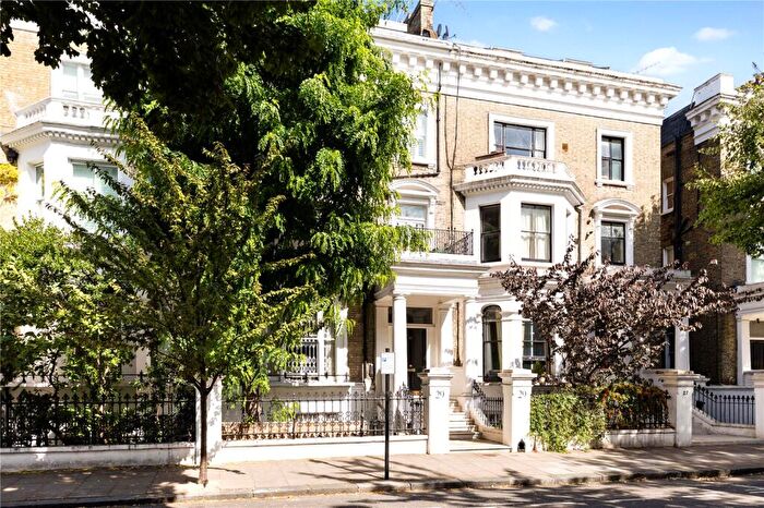 2 Bedroom Apartment For Sale In Redcliffe Gardens, Chelsea, London, SW10