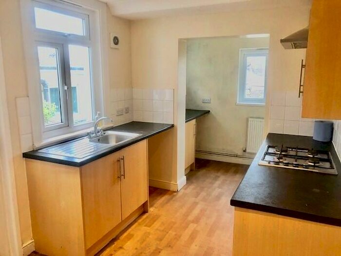 2 Bedroom House To Rent In Ingle Road, Chatham, ME4