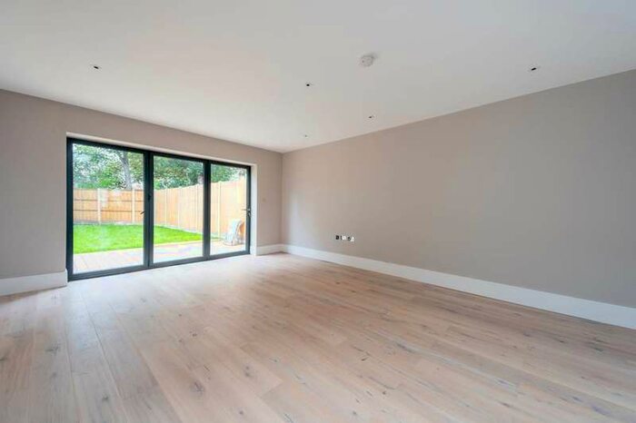 3 Bedroom Semi-Detached House To Rent In Rookwood Avenue, New Malden, KT3