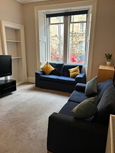 3 Bedroom Flat To Rent In Cathcart Place, Edinburgh, EH11