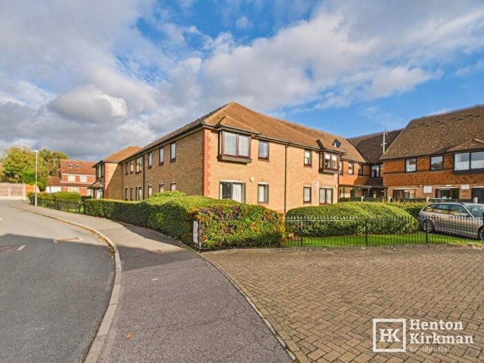 2 Bedroom Flat For Sale In Park Lodge, Queens Park Avenue, Billericay, Essex, CM12